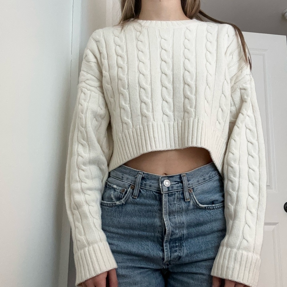 Aritzia cropped cable knit - small - cream